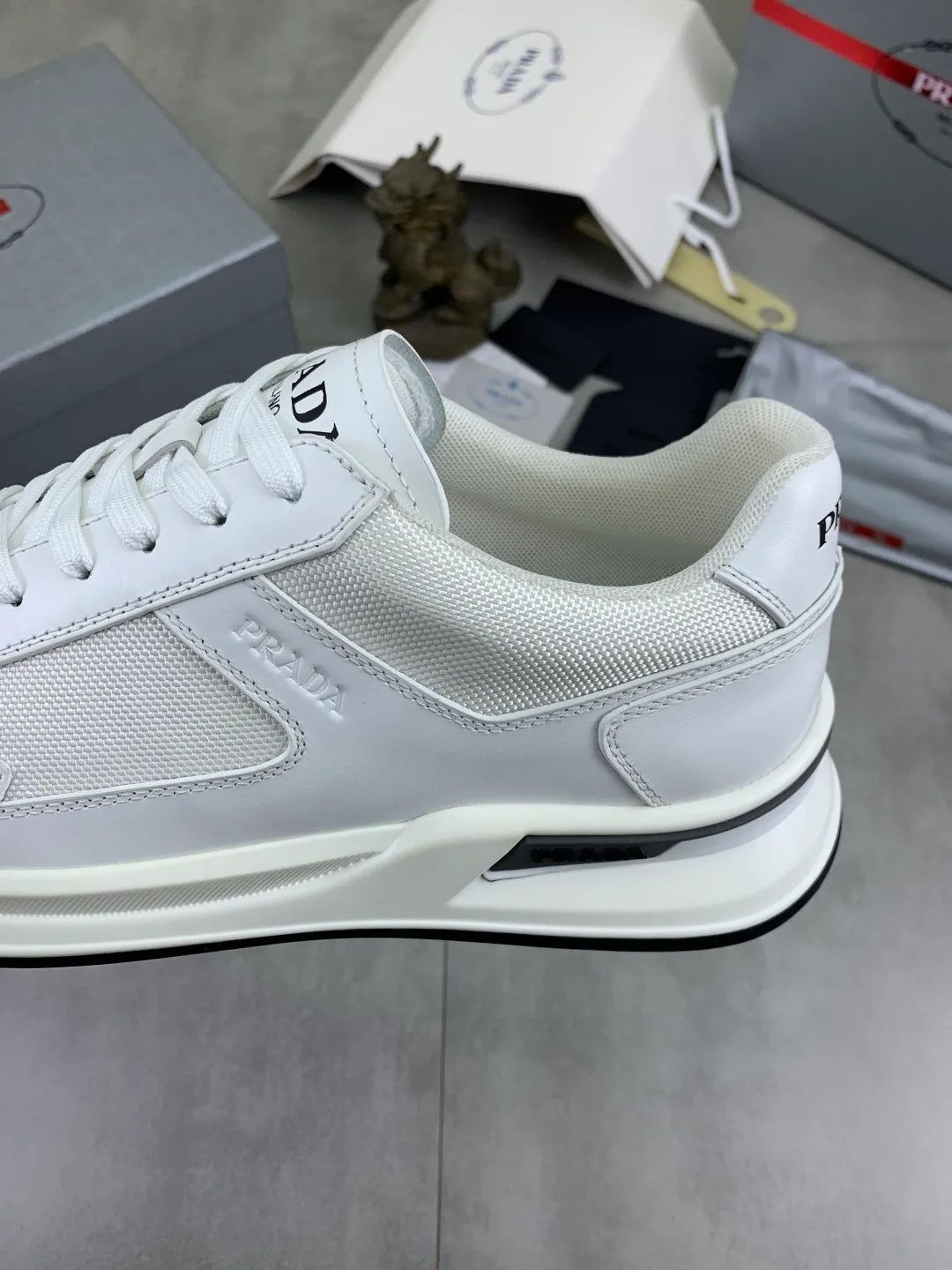 Men's Men's Shoes 💰P600 💰【New Style】 The latest model of high-quality PRADA classic men's shoes has been launched on the official website at a 1:1 replica, synchronized in Hong Kong and on the same catwalk; all made of calfskin➕imported cowhide lining, 🍡🍡original rubber outsole, non-slip and wear-resistant; comfortable on the feet, attractive style, fine workmanship, and simple and neat shoe lasts, highlighting a man's courage and toughness, 👍size 38 to 44 (45 can be customized) black White color🉑️choose